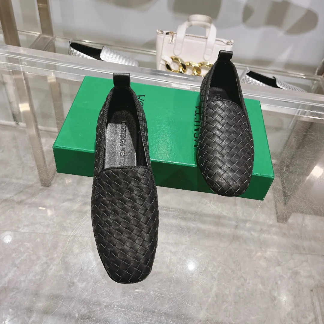 [BV] Top P: 760💰Size for couples: 35-44 (Female 40.41. Male 38 45. Customized and non-returnable) (Bottega Veneta) Genuine leather outsole classic woven beanie shoes, set of feet and heels for two wears Blessed are the little feet👣👣Comfortable casual shoes that can be worn all year round, made of imported first-layer sheepskin➕fine-quality sheepskin leather, imported sheepskin lining, luxury genuine leather outsole [rose][rose], Bottega Veneta is an Italian luxury brand. Made using traditional Italian leather craftsmanship. .